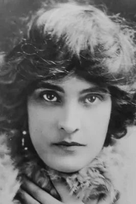 Клэр Макдауэлл