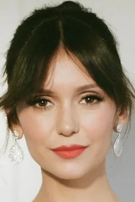 Нина Добрев