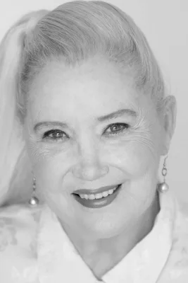 Салли Кёркленд